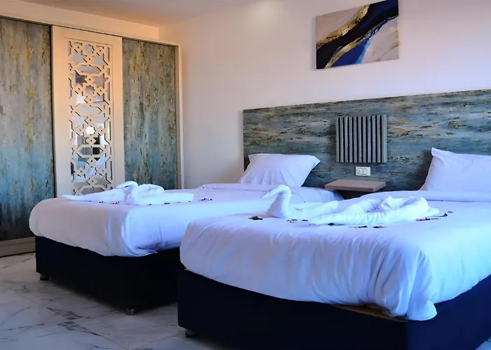 Szálloda Fanadir Luxury Gurdaka